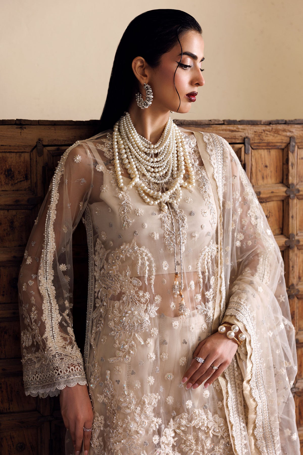 
                  
                    Chandni
                  
                