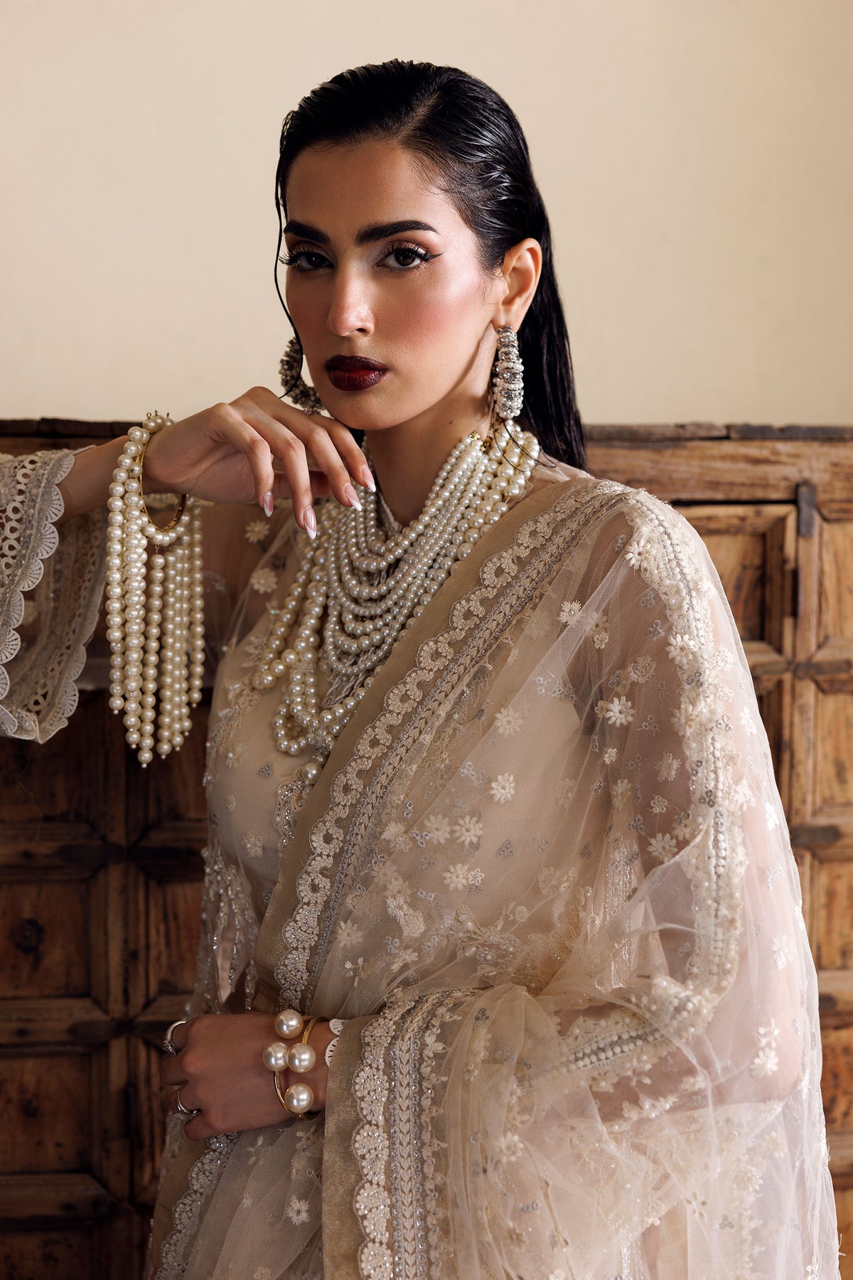 
                  
                    Chandni
                  
                