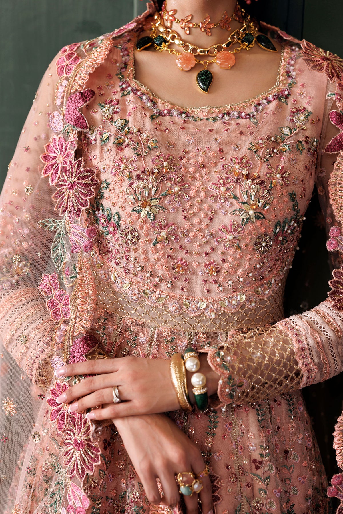 
                  
                    Gulnaaz
                  
                
