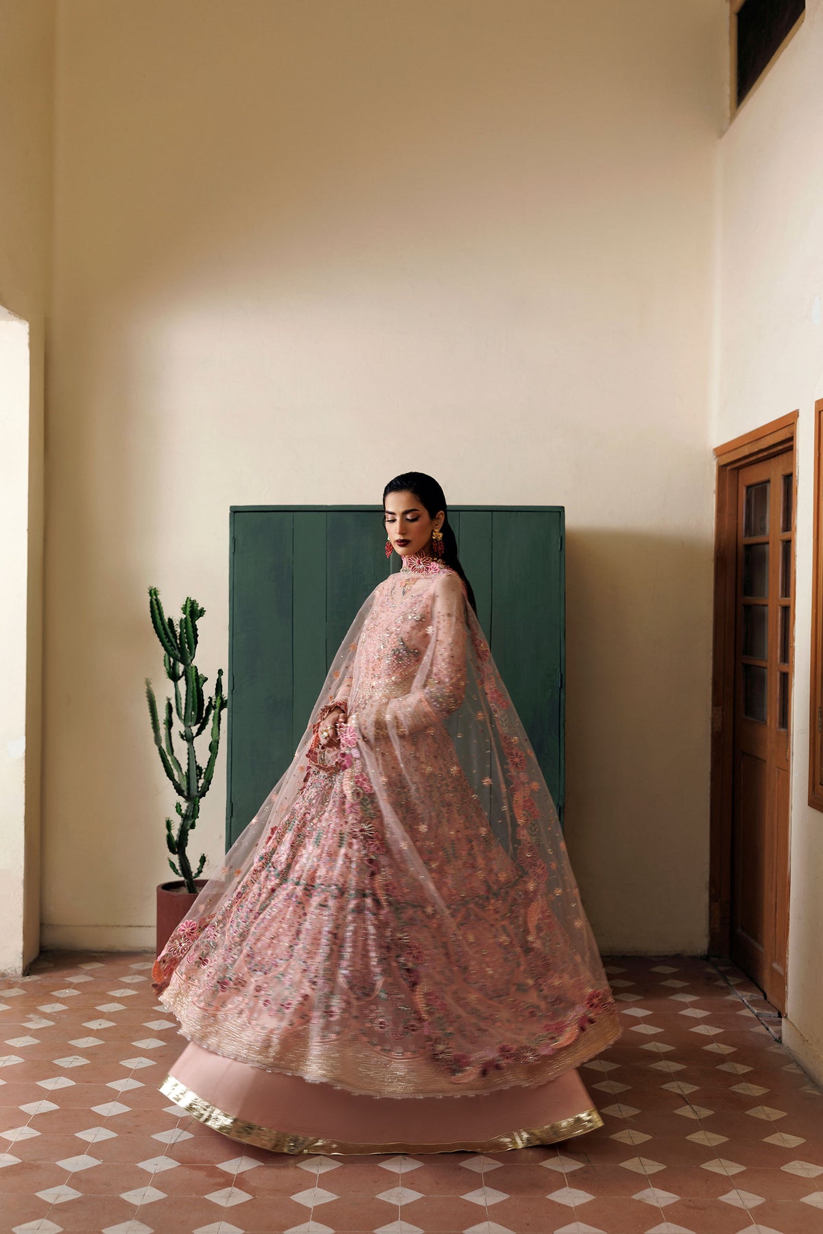 
                  
                    Gulnaaz
                  
                