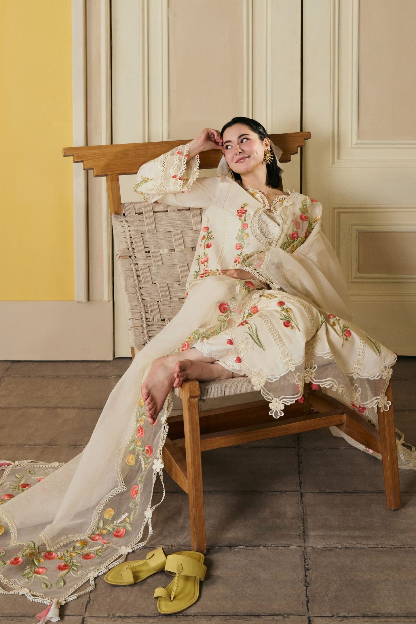 
                  
                    Hala
                  
                
